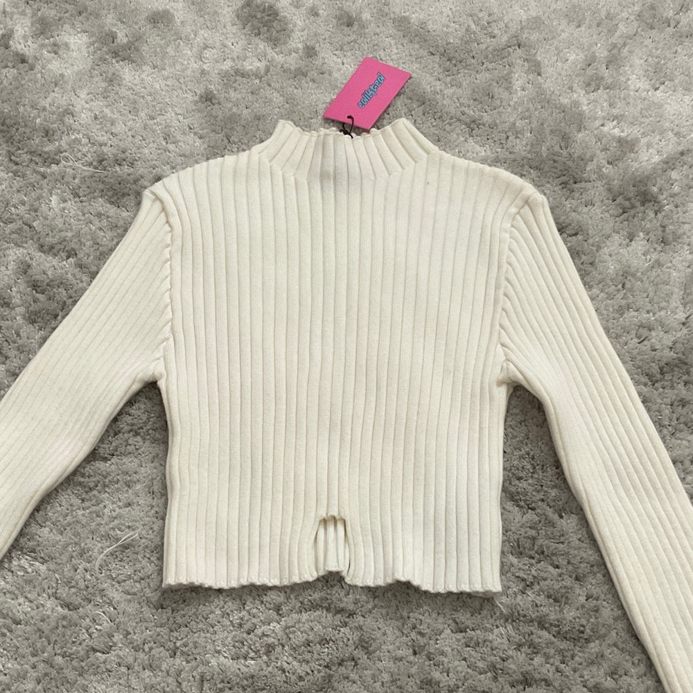 Edikted Ivory Ribbed Crop Top